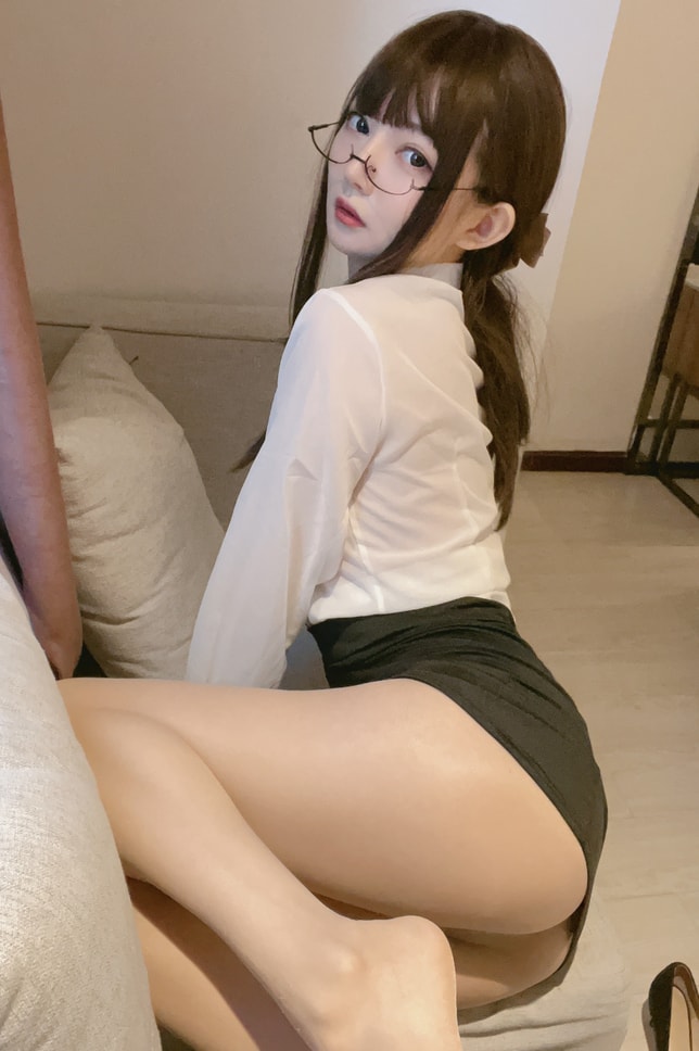 51酱 – NO.10 肉丝眼镜娘