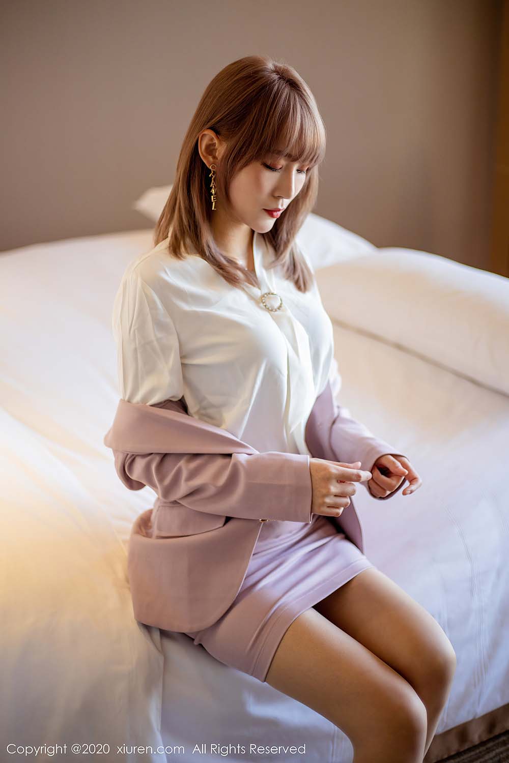 [Xiuren秀人网]XR20200708N02304 NO.2304 周慕汐fairy 粉色制服预览图 3