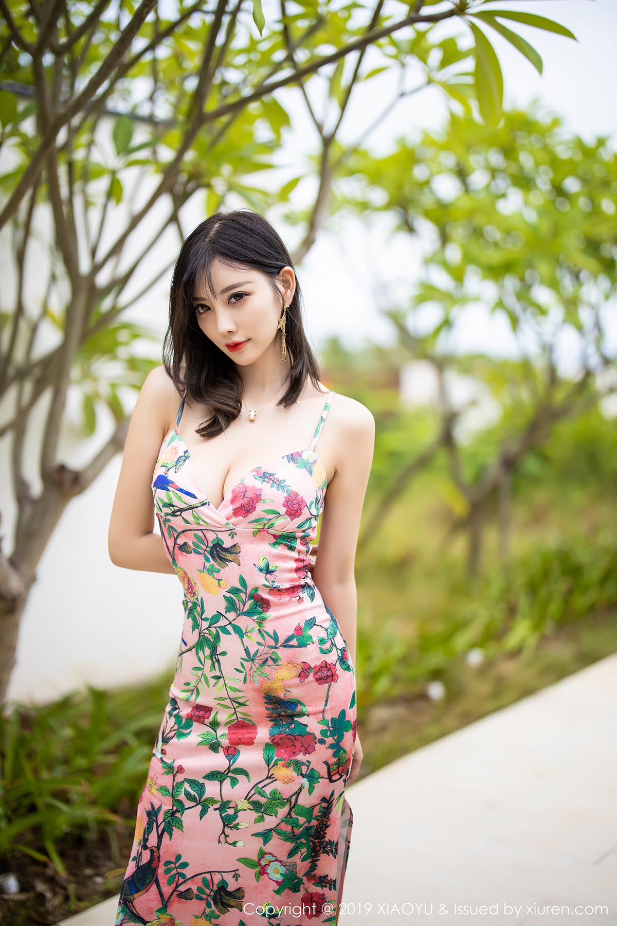 [XIAOYU语画界]YU20191115VOL0194 VOL.194 华丽吊裙朦胧丝袜 杨晨晨sugar预览图 3