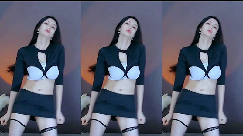 网易CC白妖妖半透包臀网袜无罩热舞预览图 2 网易CC白妖妖半透包臀网袜无罩热舞预览图 2