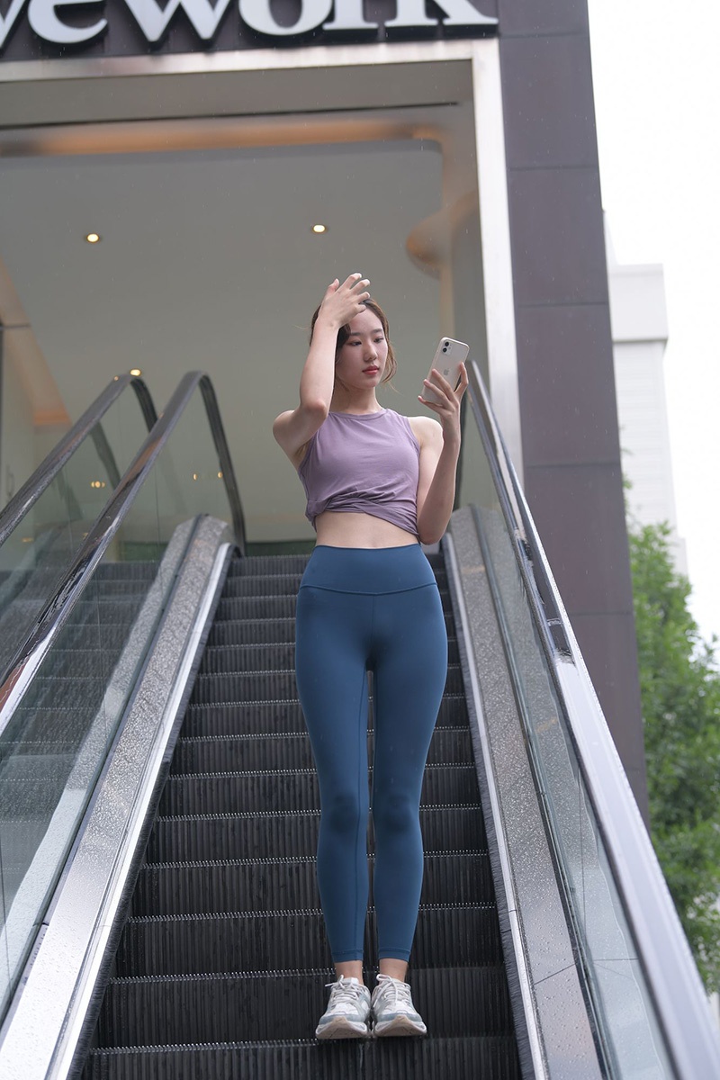 831.蓝色瑜伽裤运动系高挑美女图片视频预览图 2 831.蓝色瑜伽裤运动系高挑美女图片视频预览图 2