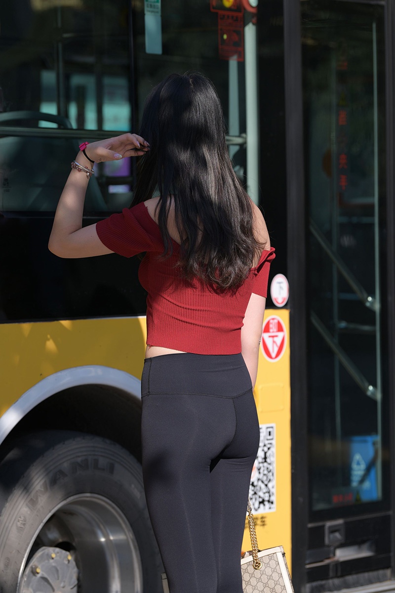 219.黑色瑜伽裤美女图片视频预览图 2 219.黑色瑜伽裤美女图片视频预览图 2