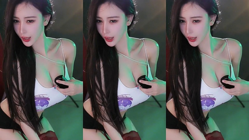 230404斗鱼直播小棉袄精油抖动热舞预览图 2 230404斗鱼直播小棉袄精油抖动热舞预览图 2