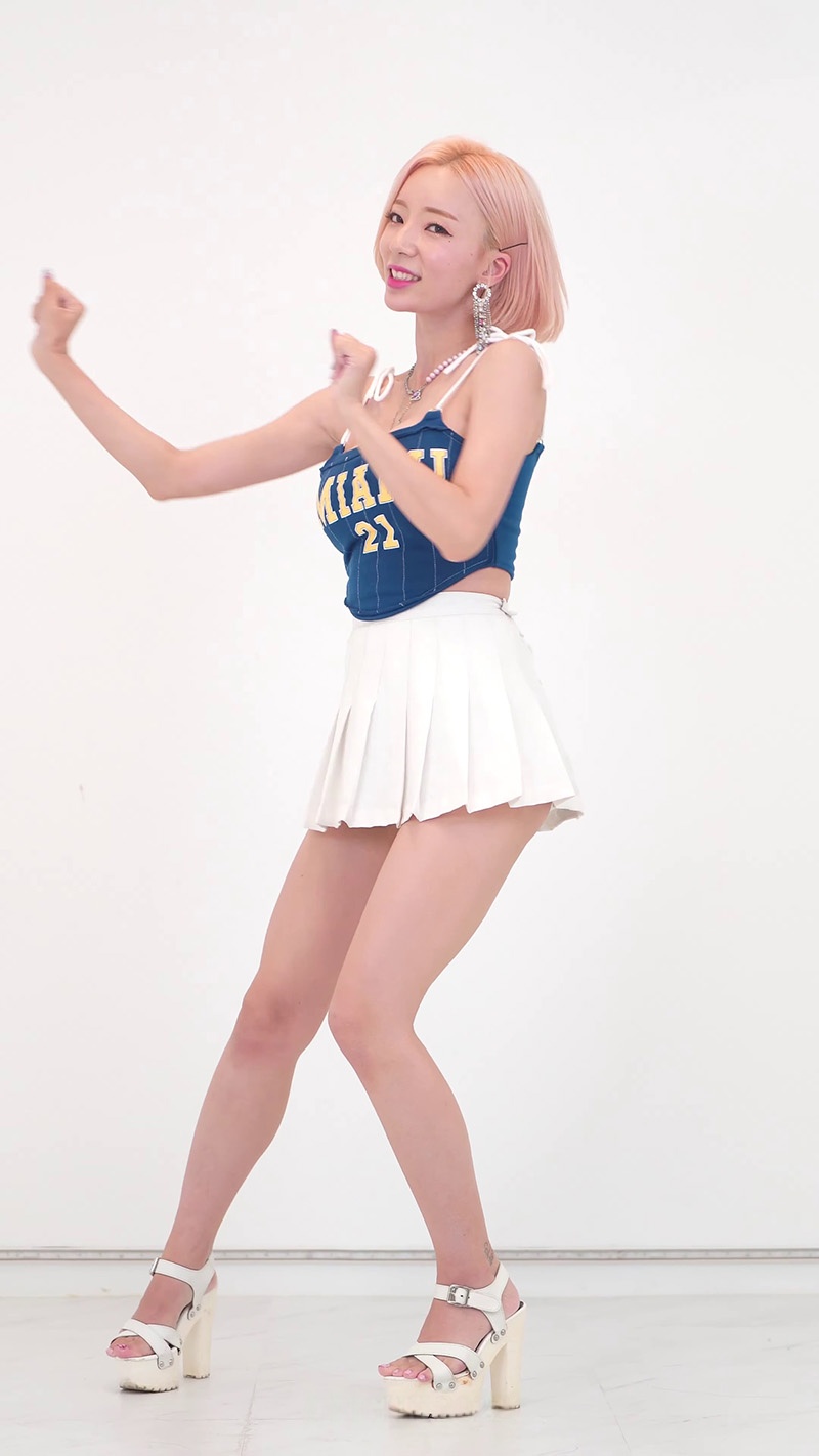 ROSEQUEEN JINI翻唱After LIKE(IVE)练习室舞蹈预览图 3 ROSEQUEEN JINI翻唱After LIKE(IVE)练习室舞蹈预览图 3
