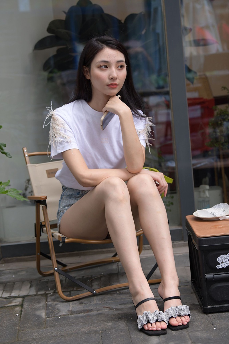776.蓝色牛仔热裤美女图片视频预览图 2 776.蓝色牛仔热裤美女图片视频预览图 2