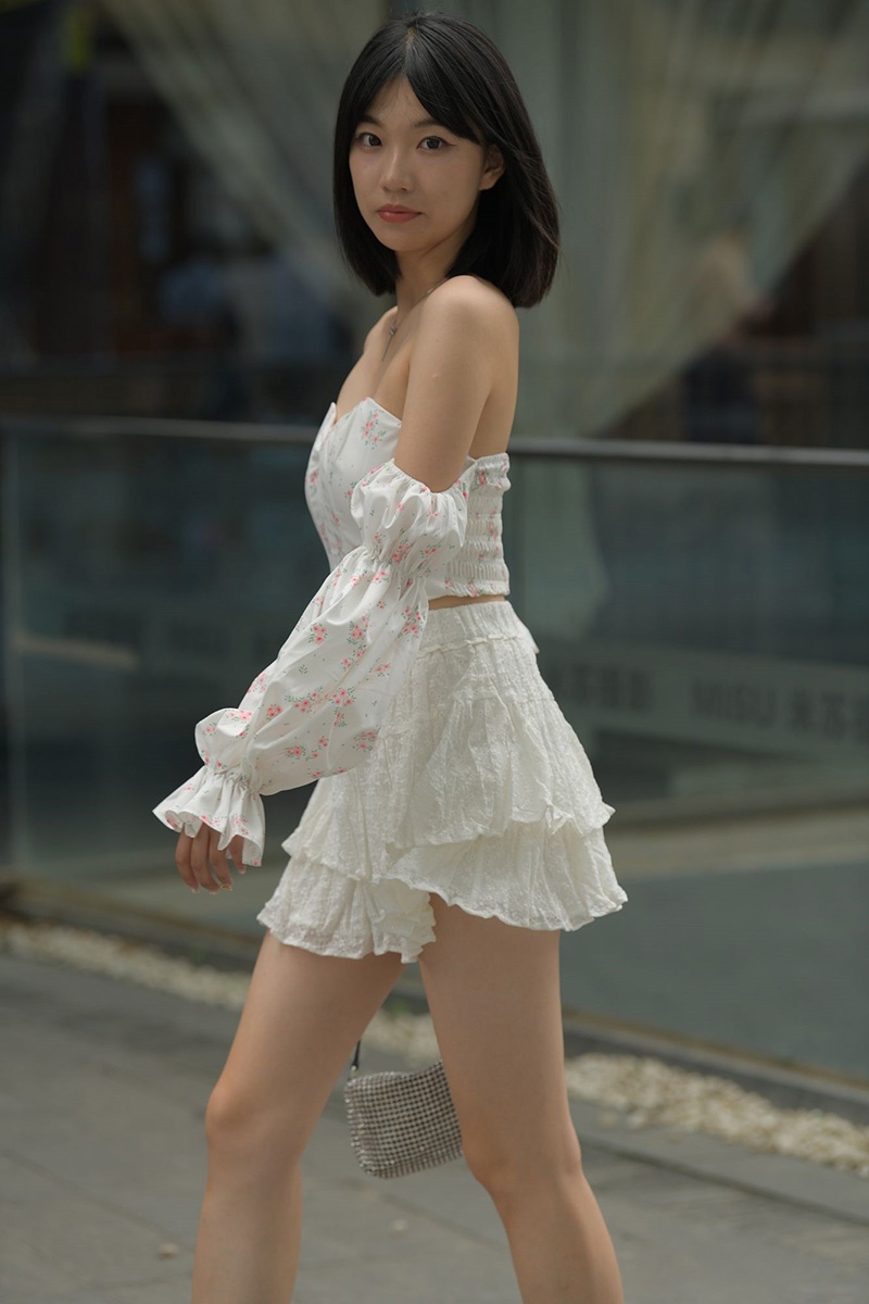 753.白裙女孩图片视频预览图 2 753.白裙女孩图片视频预览图 2