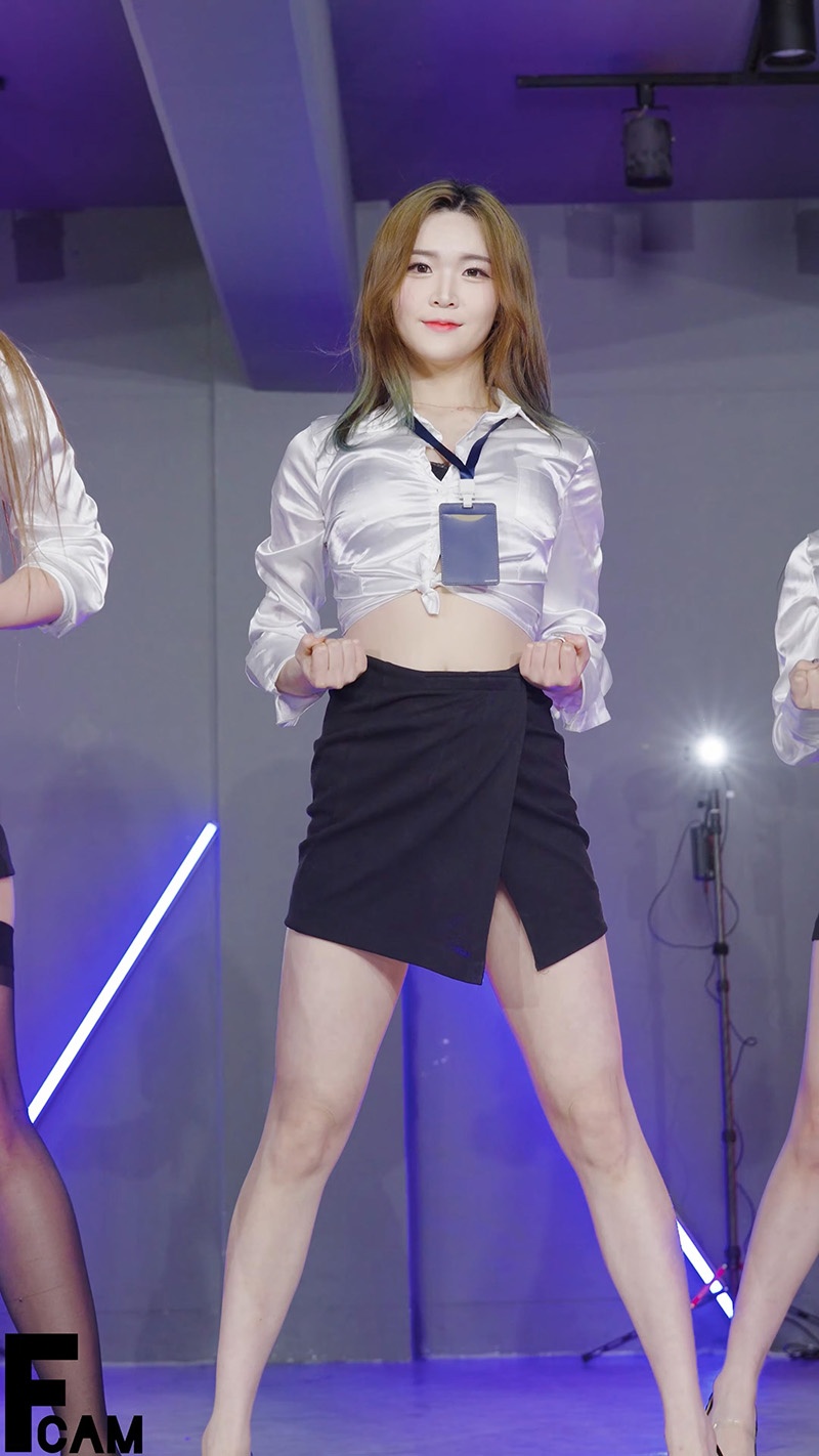 韩国女团Girlcrush Hayun翘臀热舞预览图 2 韩国女团Girlcrush Hayun翘臀热舞预览图 2