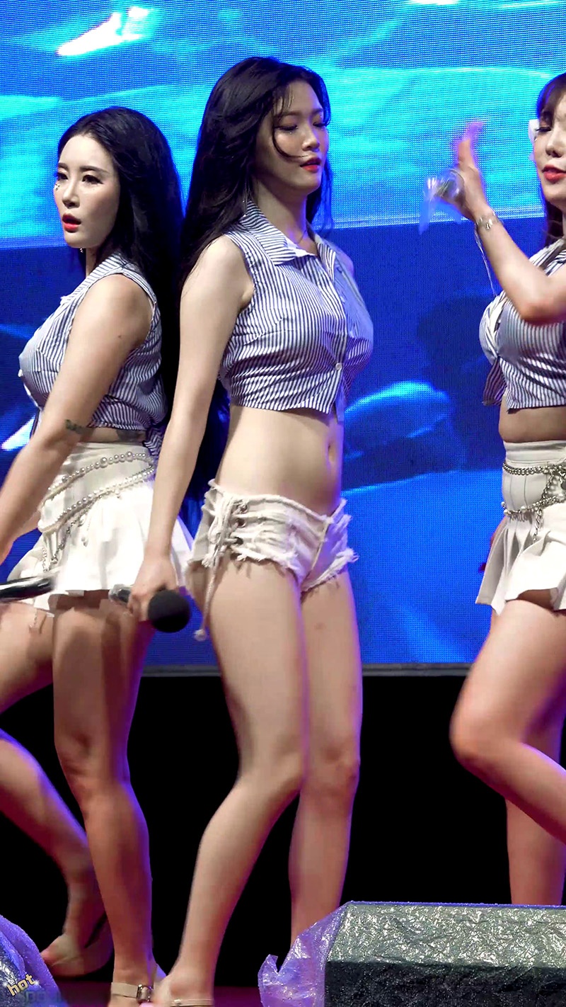 女团Girl Crush Hayun啤酒节湿身热舞预览图 2 女团Girl Crush Hayun啤酒节湿身热舞预览图 2