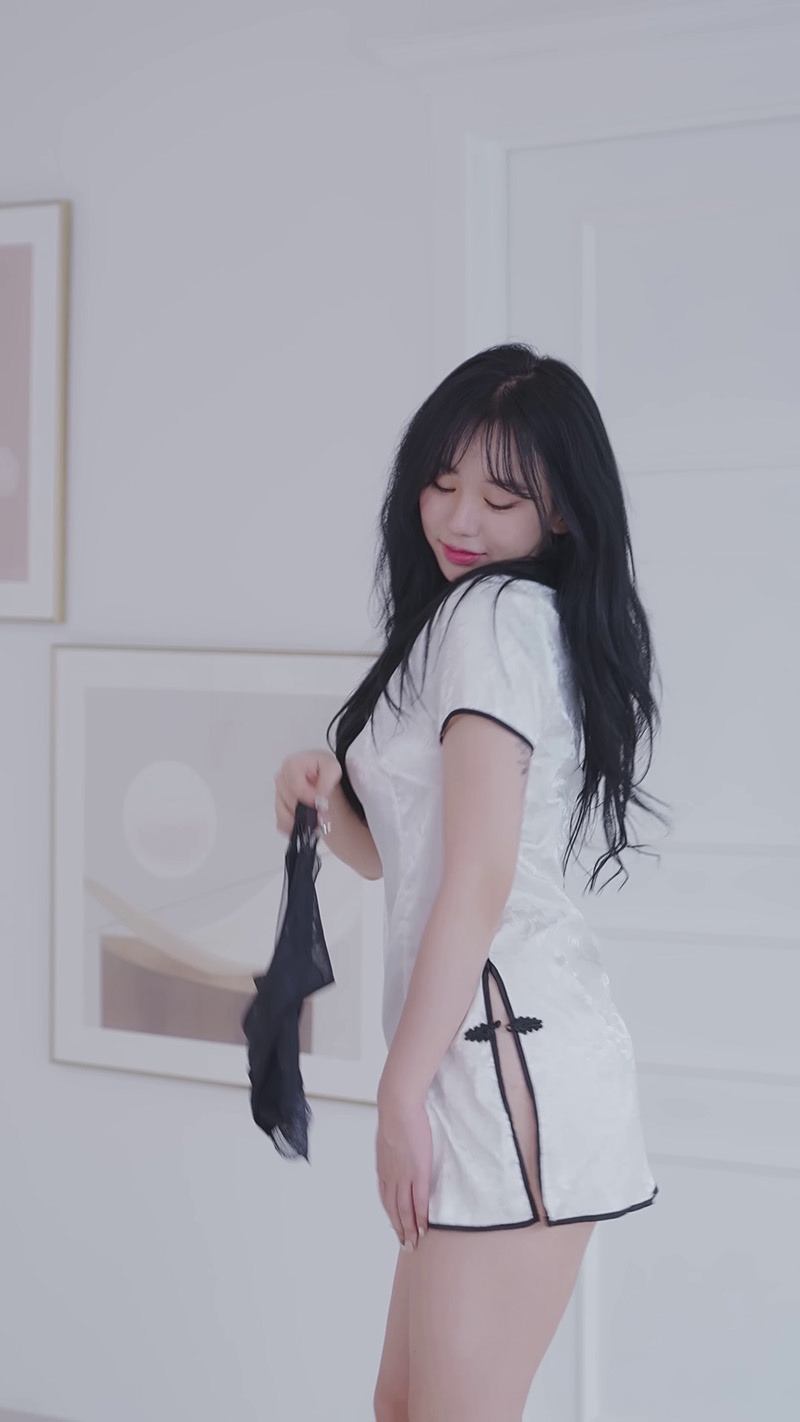 lookbook竖版拍摄Judy白色旗袍内衣拍摄现场预览图 3 lookbook竖版拍摄Judy白色旗袍内衣拍摄现场预览图 3