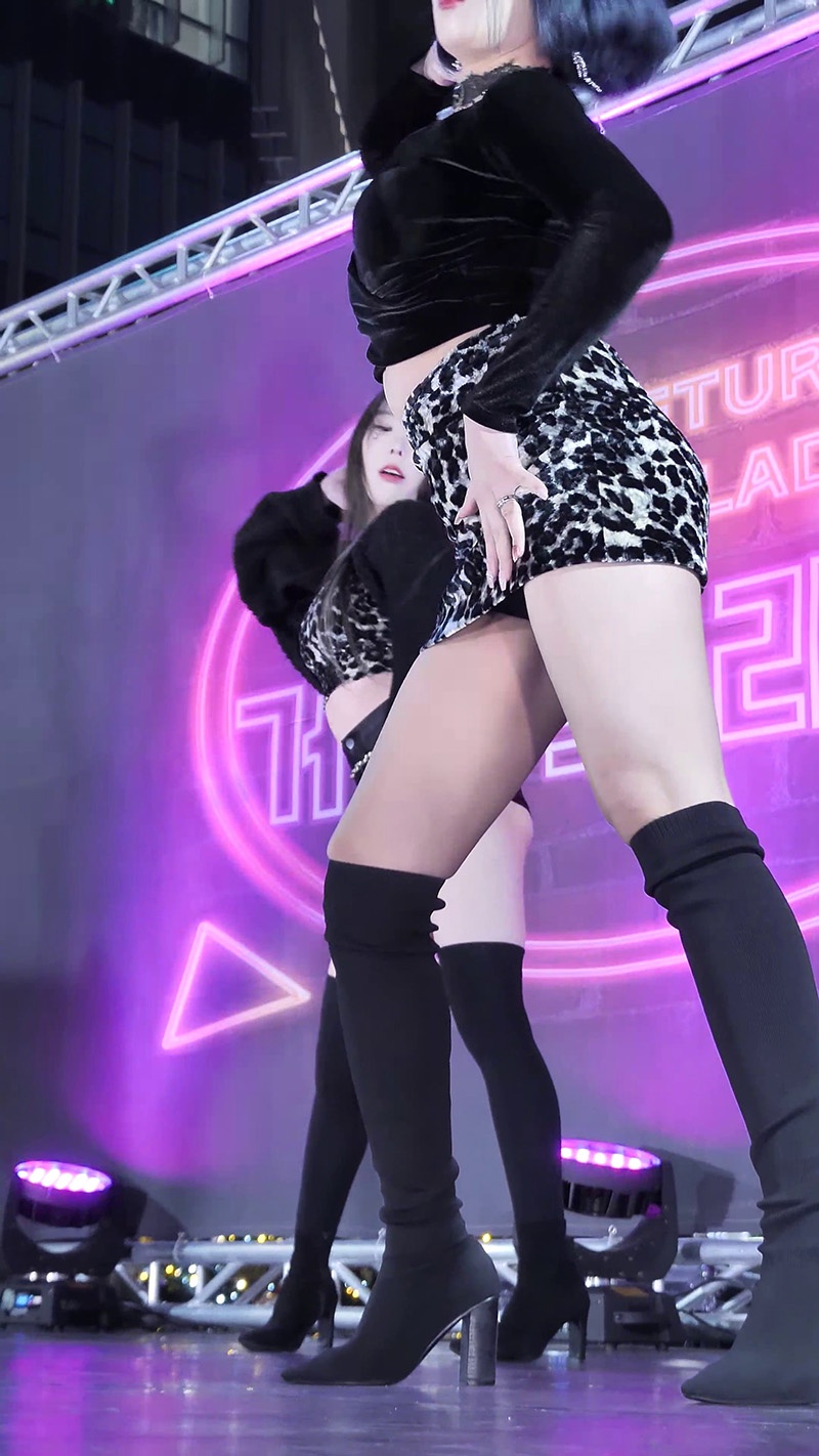 韩国女团Girlcrush Jia Taeri Bomi豹纹短裙预览图 2 韩国女团Girlcrush Jia Taeri Bomi豹纹短裙预览图 2