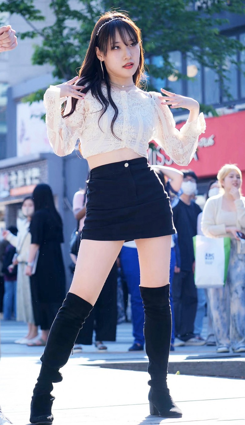 220505韩国女团SOUL组合新村街头短裤热舞高清合集预览图 4 220505韩国女团SOUL组合新村街头短裤热舞高清合集预览图 4