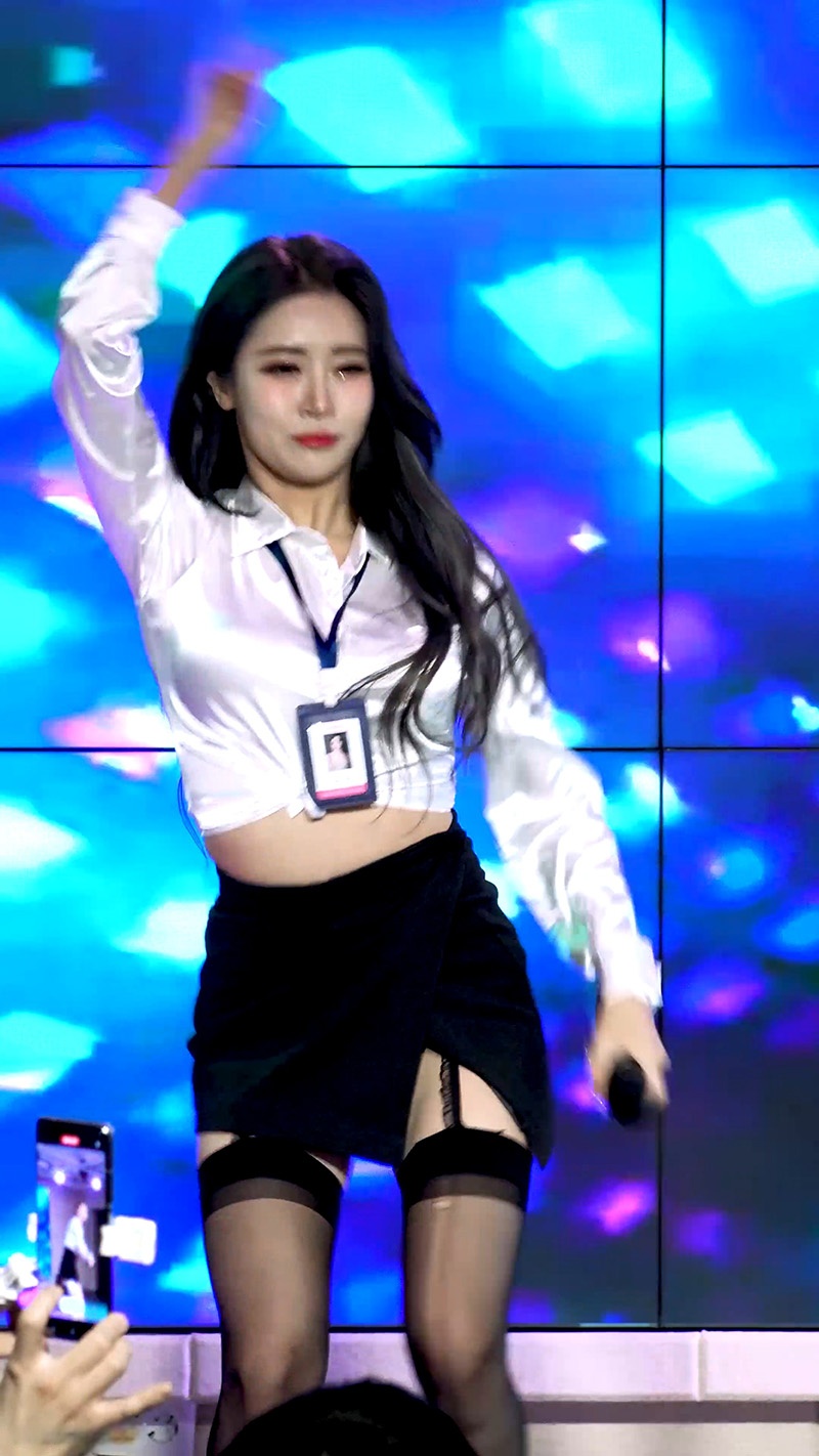 第二届单曲展新舞台服装Girl Crush Bomi热舞预览图 3 第二届单曲展新舞台服装Girl Crush Bomi热舞预览图 3