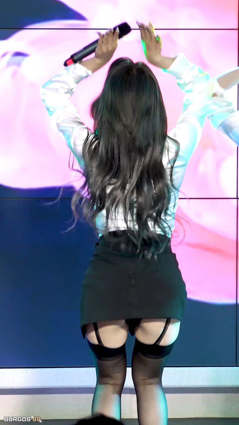 第二届单曲展新舞台服装Girl Crush Bomi热舞预览图 4 第二届单曲展新舞台服装Girl Crush Bomi热舞预览图 4