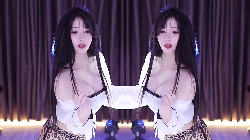 虎牙直播沪娱许许性感热舞无水印合集一预览图 2 虎牙直播沪娱许许性感热舞无水印合集一预览图 2