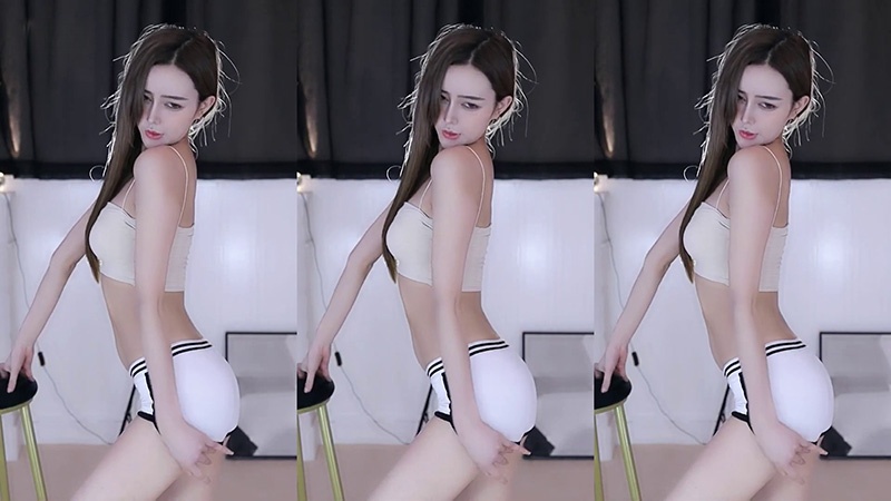 虎牙帝儿白色运动热裤抹胸表情舞预览图 3 虎牙帝儿白色运动热裤抹胸表情舞预览图 3