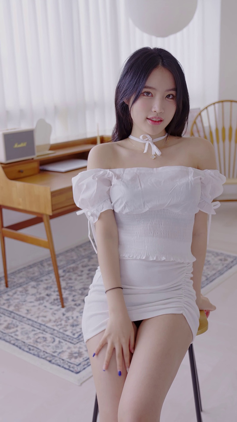 Lookbook时装秀尹瑞琳Yoonseorin白色连衣裙换装预览图 3 Lookbook时装秀尹瑞琳Yoonseorin白色连衣裙换装预览图 3