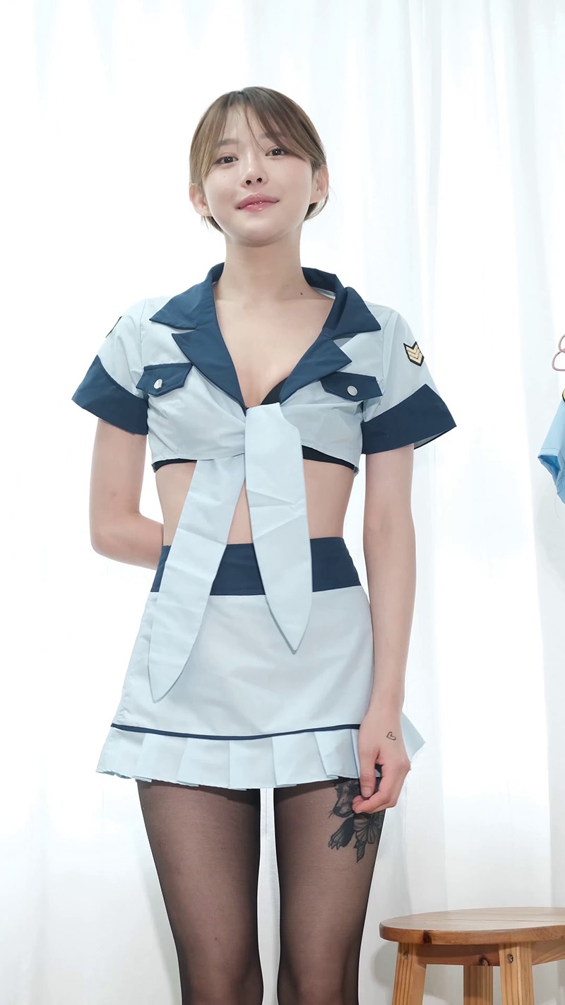 lookbook竖版拍摄空姐制服换装2则预览图 3 lookbook竖版拍摄空姐制服换装2则预览图 3