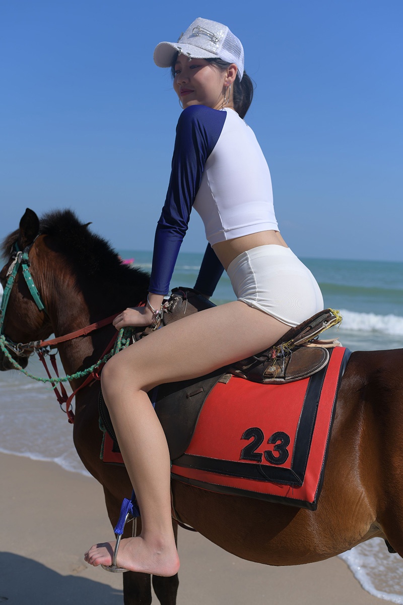 239.海边骑马的女孩图片视频预览图 4 239.海边骑马的女孩图片视频预览图 4