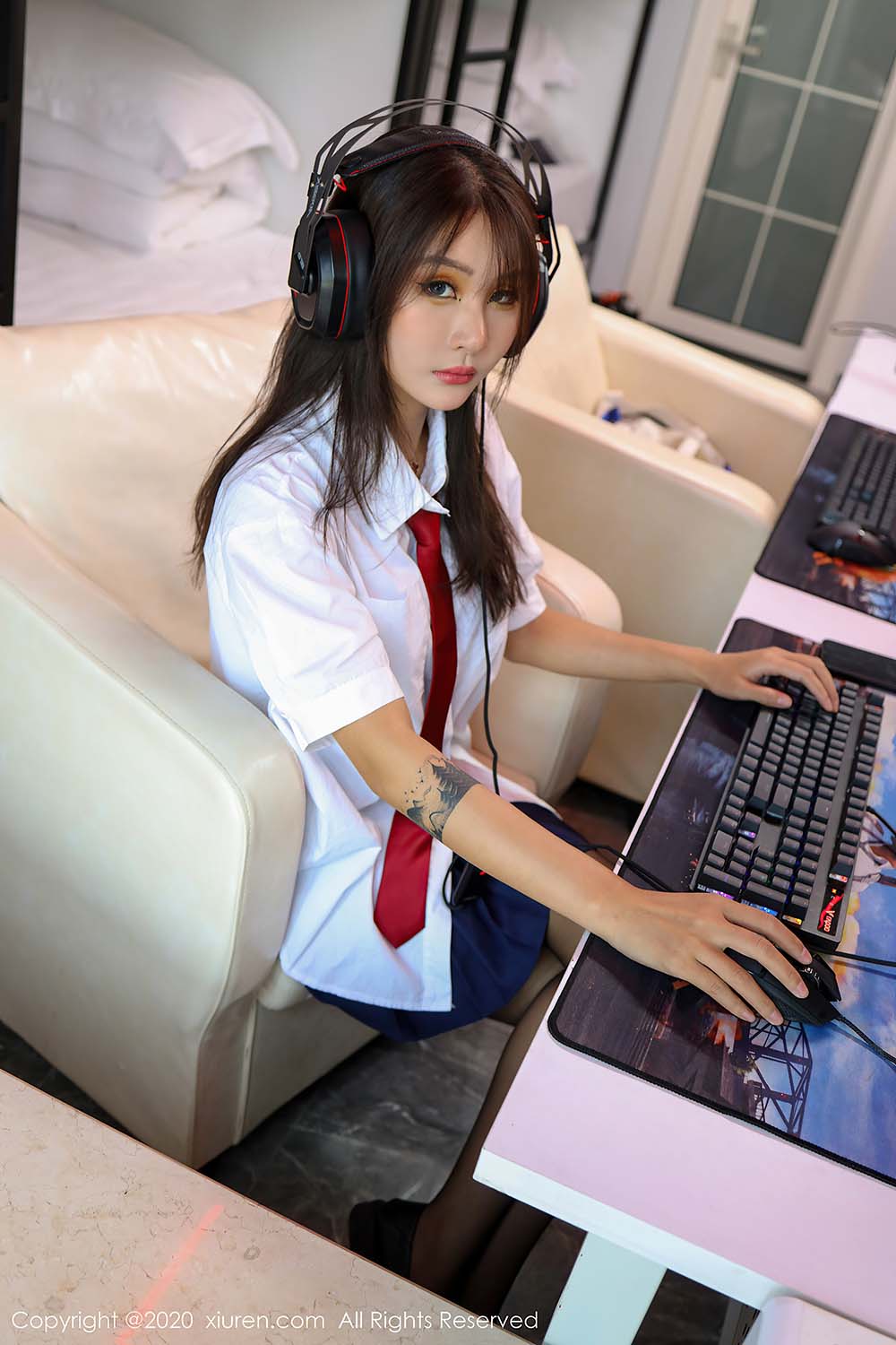 [Xiuren秀人网]XR20200819N02461 NO.2461 不良校花网瘾少女 Emily顾奈奈