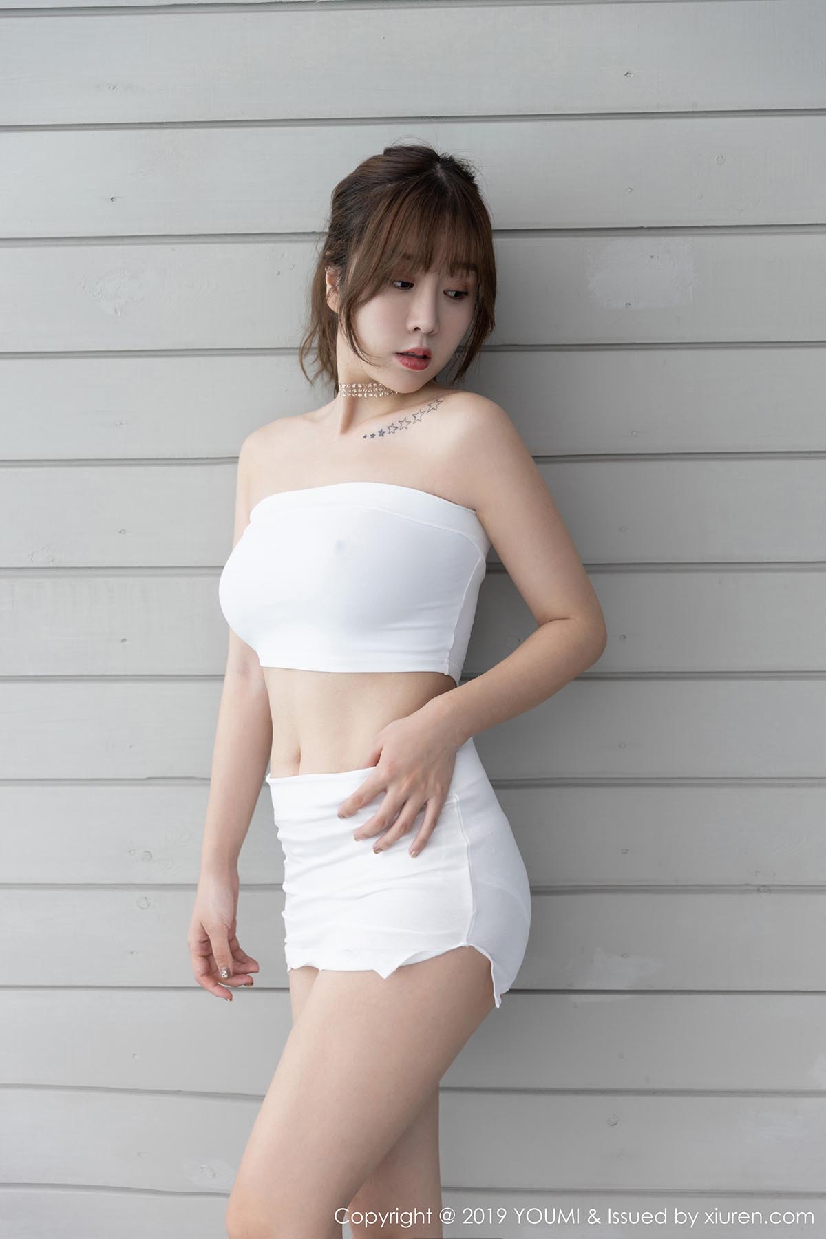 [YouMi尤蜜荟]YMH20191108VOL0368 VOL.368 演绎千娇百媚御姐风十足诱人 王雨纯预览图 2