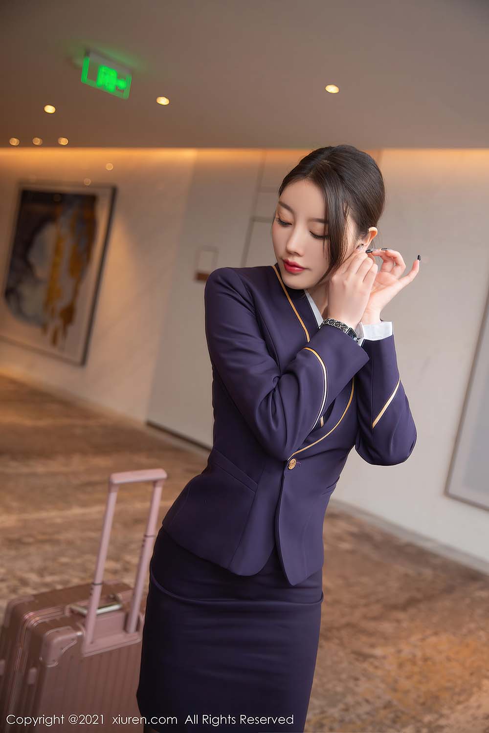 [Xiuren秀人网] NO.4231 私房写真 空姐制服 杨晨晨Yome