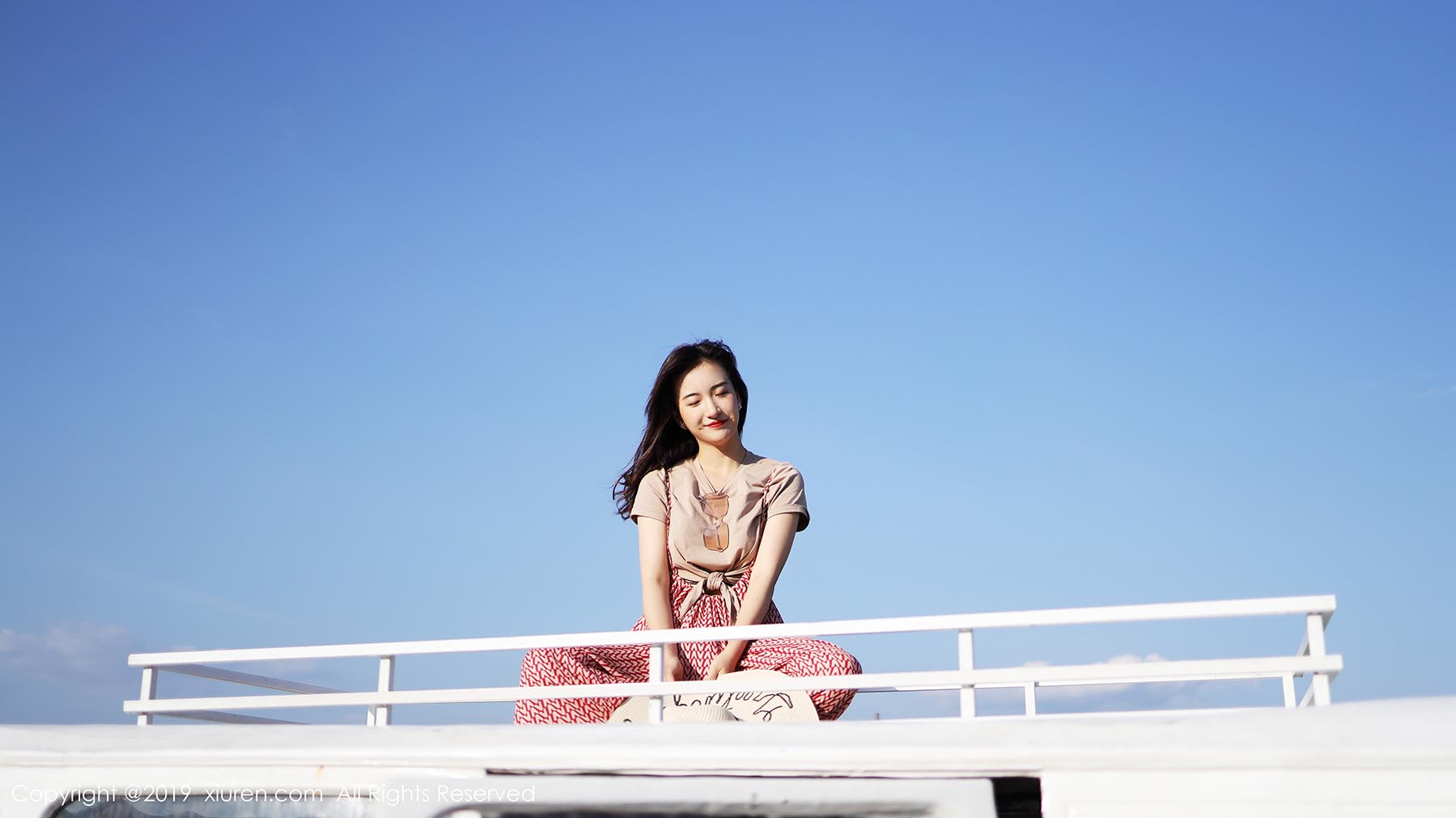 [Xiuren秀人网]XR20191011N01718 NO.1718 室外清新甜美风格 艺儿拿铁预览图 3