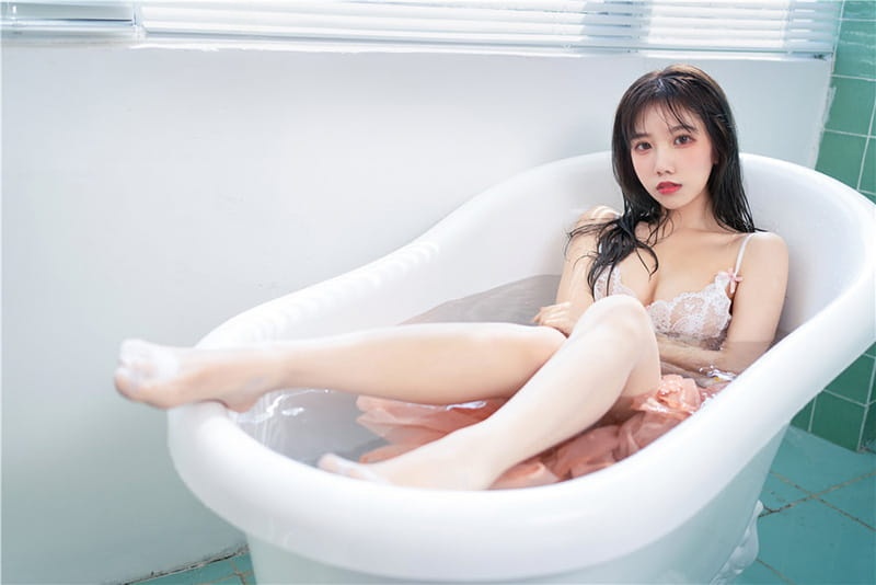微博性感妹子果咩酱wCOS私房作品含随包视频预览图 3 微博性感妹子果咩酱wCOS私房作品含随包视频预览图 3
