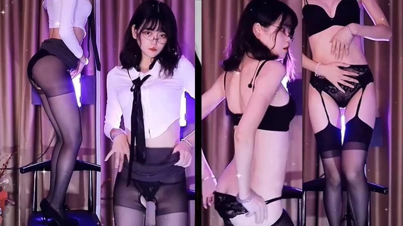 网易CC直播琉璃千元定制热舞情趣黑丝9分46预览图 1 网易CC直播琉璃千元定制热舞情趣黑丝9分46预览图 1